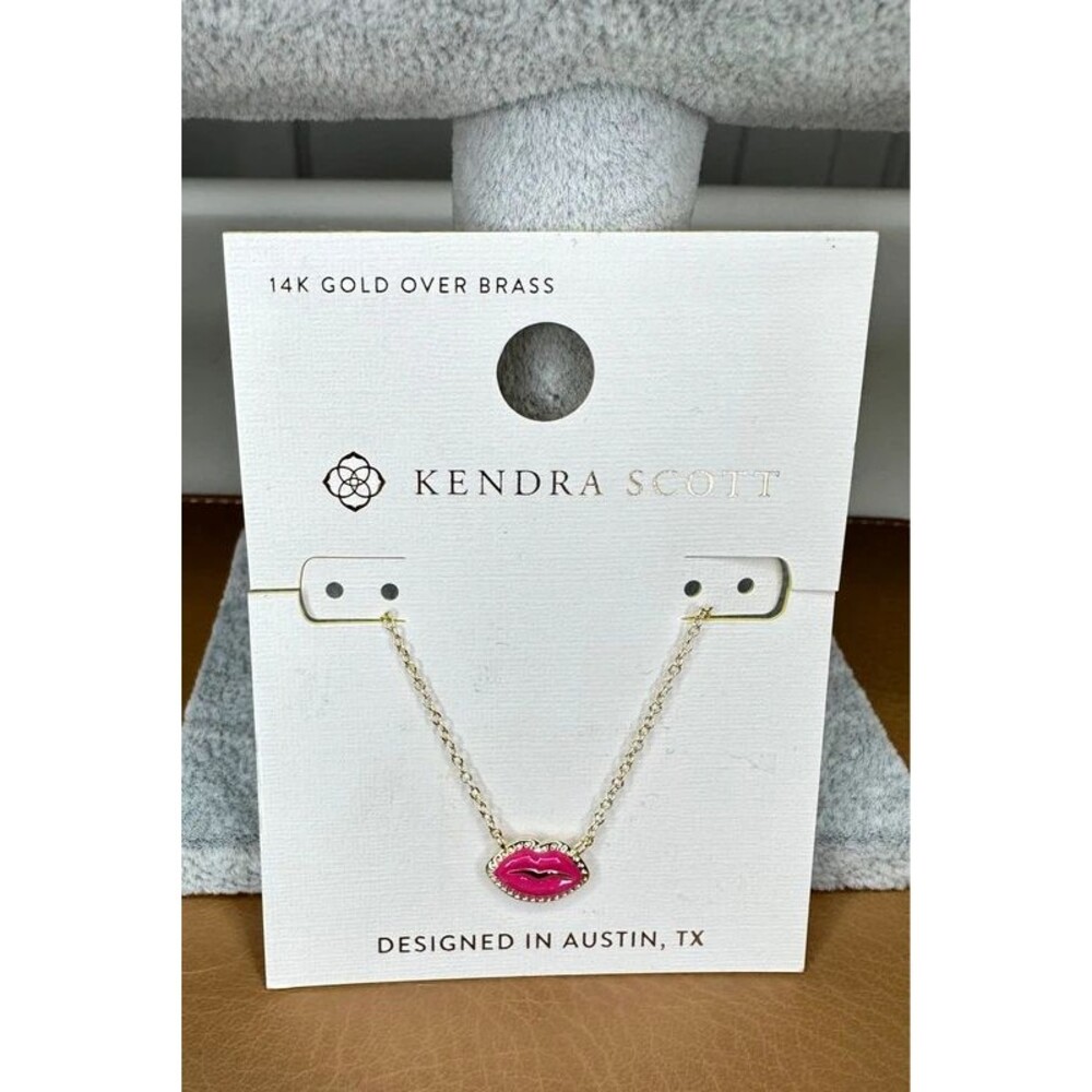 Kendra Scott Pink Lips Pendant Necklace in Goldtone